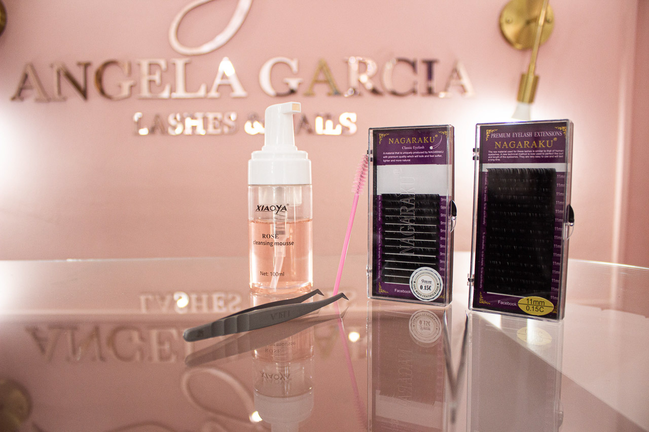 Material para extensiones de pestañas y limpieza facial